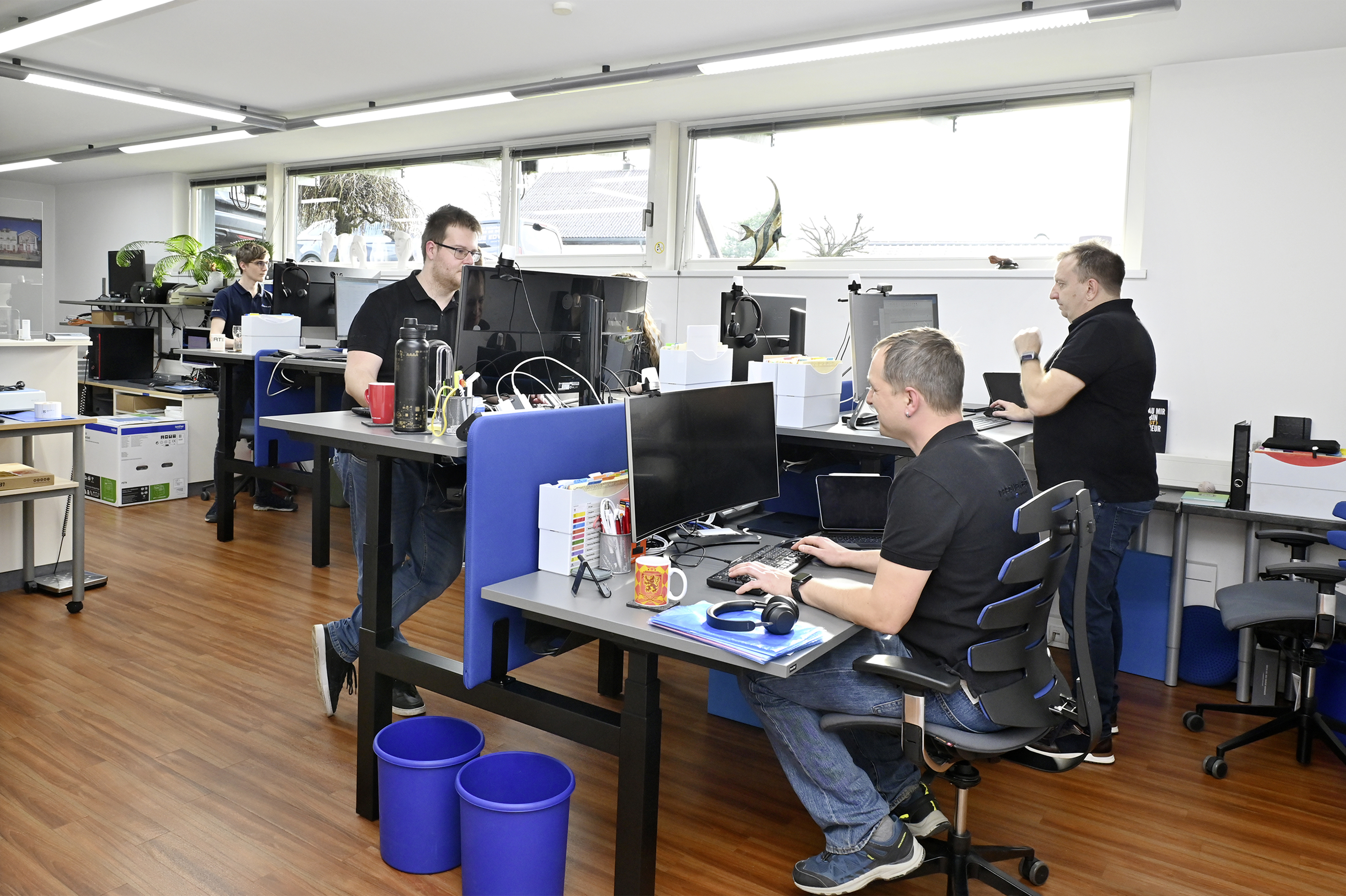 Header Bild: IT-Techniker*in & Helpdesk (m/w/d)